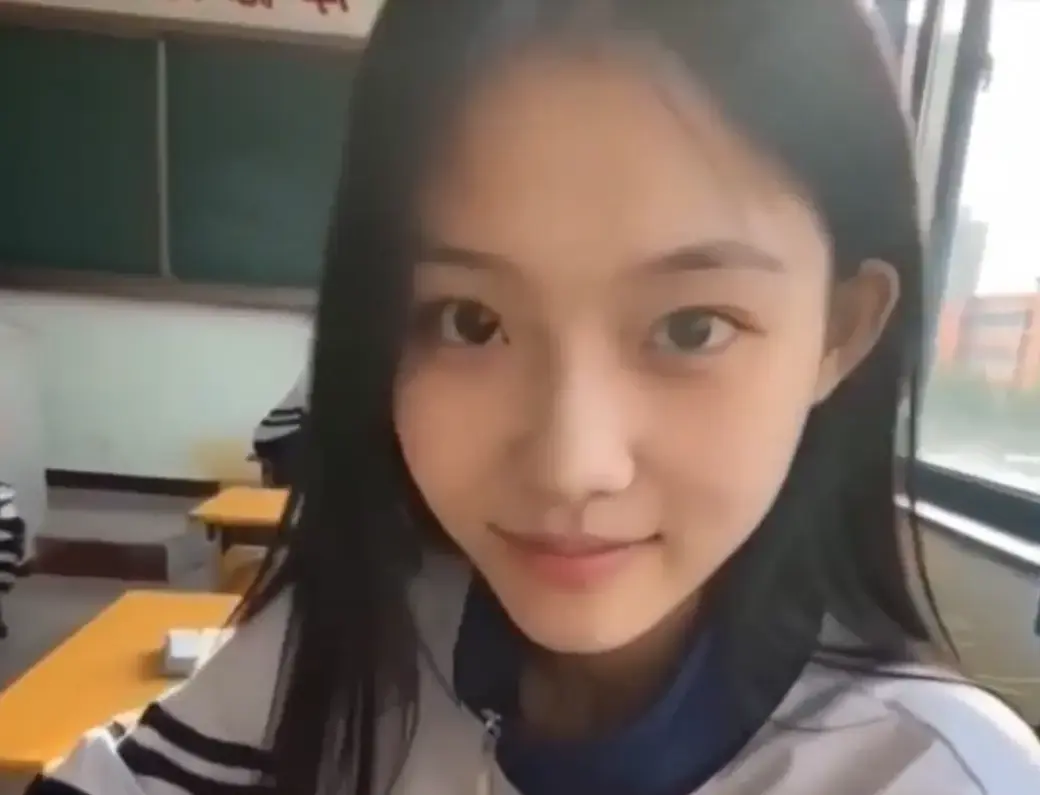 《我的十八岁女友》无删减版在线播放 - 黄果AI短剧高甜治愈结局太甜 - 4K蓝光画质免费在线观看